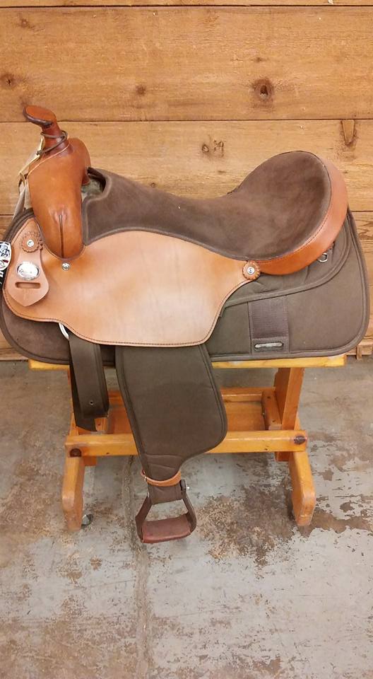 Fabtron 19 Trail Saddle